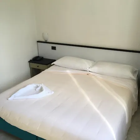 מלון Garden 3*
