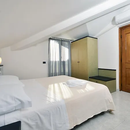 Garden Hotel 3*