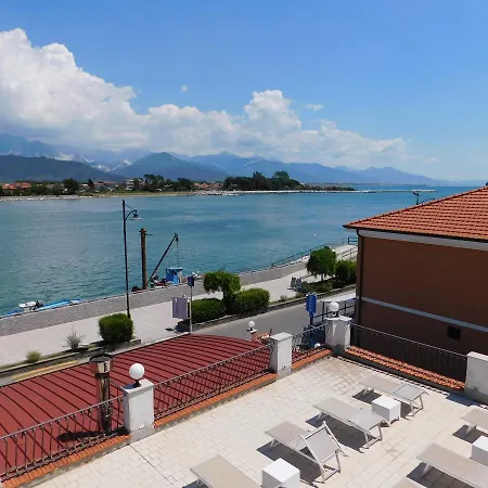 Garden Hotel 3*